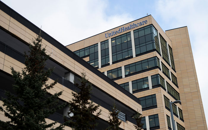 CEO Brian Thompson Assassinated In Broad Daylight, Netizens Speculate “Professional Hit” CEO Brian Thompson Assassinated In Broad Daylight, Netizens Speculate “Professional Hit”