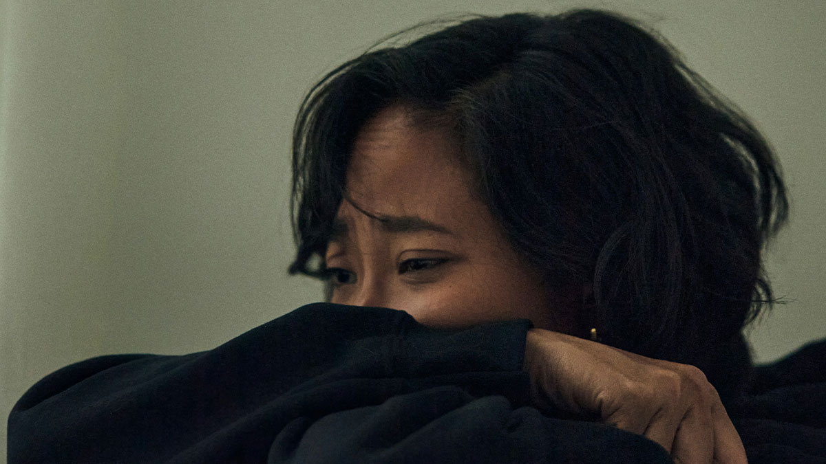 Man’s “Thoughtful” Surprise Blows Up In His Face After Early Reveal Leaves GF In Tears