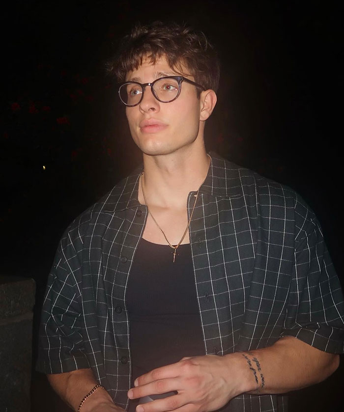 Matt Rife with a plaid shirt and glasses stands at night, before his changed appearance and dyed hair Matt Rife with a plaid shirt and glasses stands at night, before his changed appearance and dyed hair