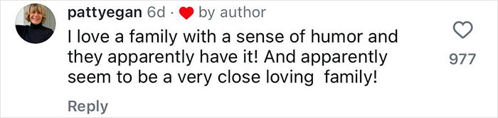 “Poor Mamma”: The Internet Is Divided Over Family’s Controversial Holiday Card Photo “Poor Mamma”: The Internet Is Divided Over Family’s Controversial Holiday Card Photo