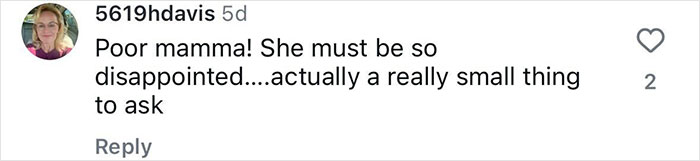 “Poor Mamma”: The Internet Is Divided Over Family’s Controversial Holiday Card Photo “Poor Mamma”: The Internet Is Divided Over Family’s Controversial Holiday Card Photo