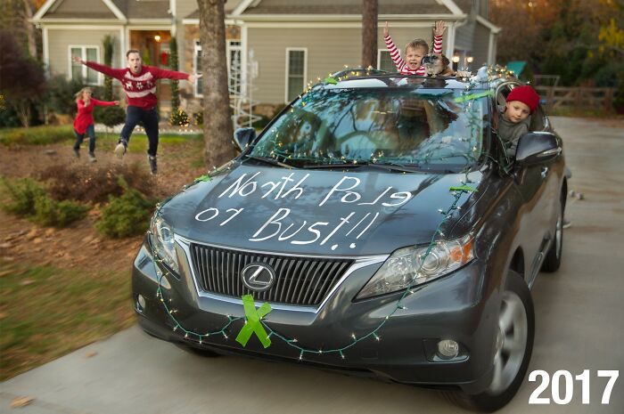 This Family Has Perfectly Captured Holiday Madness In Their Hilarious Christmas Cards Since 2014 This Family Has Perfectly Captured Holiday Madness In Their Hilarious Christmas Cards Since 2014