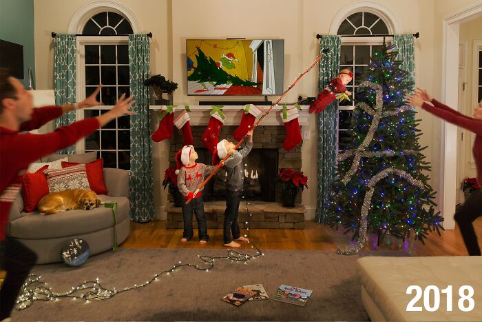This Family Has Perfectly Captured Holiday Madness In Their Hilarious Christmas Cards Since 2014 This Family Has Perfectly Captured Holiday Madness In Their Hilarious Christmas Cards Since 2014