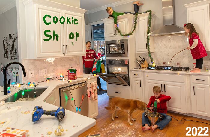 This Family Has Perfectly Captured Holiday Madness In Their Hilarious Christmas Cards Since 2014 This Family Has Perfectly Captured Holiday Madness In Their Hilarious Christmas Cards Since 2014