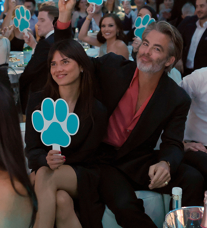 Chris Pine’s 29-Year-Old Girlfriend Looks Like His Daughter, Ruthless Netizens Claim Chris Pine’s 29-Year-Old Girlfriend Looks Like His Daughter, Ruthless Netizens Claim