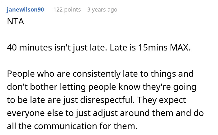 Text post expressing frustration with a friend always being late, suggesting lateness over 15 minutes is disrespectful. Text post expressing frustration with a friend always being late, suggesting lateness over 15 minutes is disrespectful.