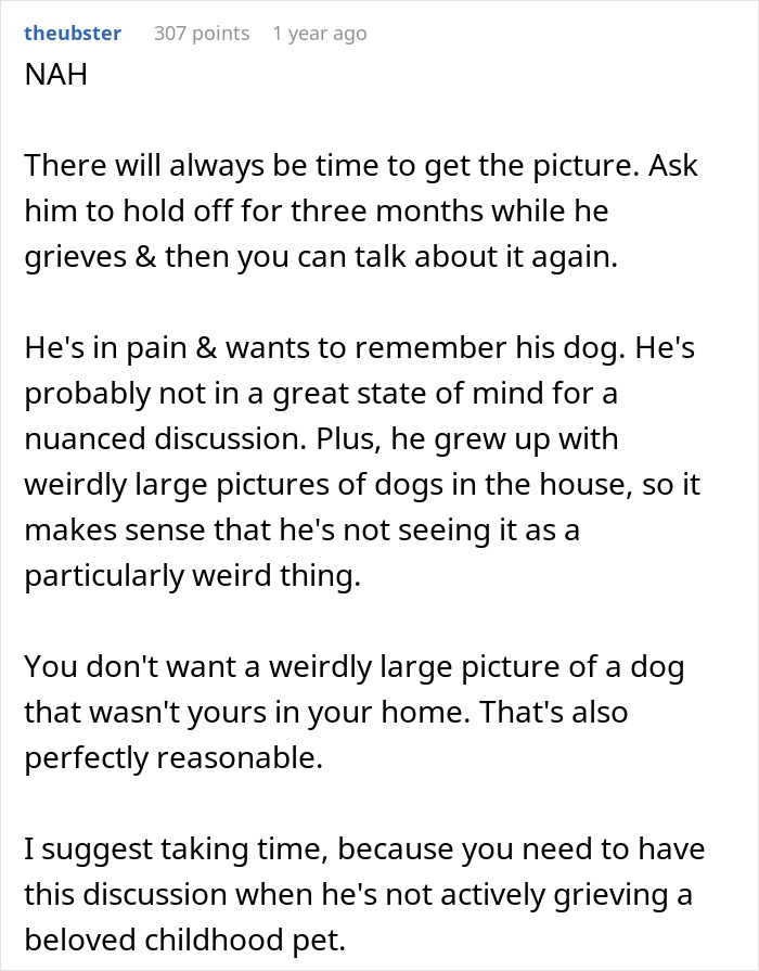 Text response discussing large photo of late dog, suggesting patience during grief before deciding on display. Text response discussing large photo of late dog, suggesting patience during grief before deciding on display.