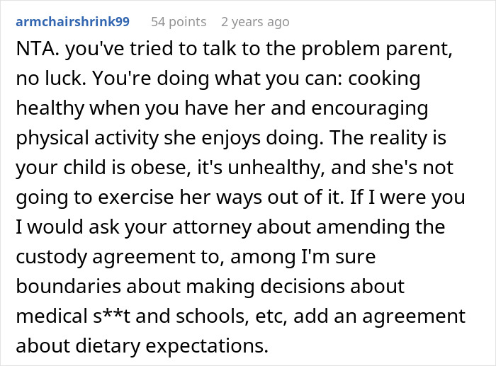Reddit comment discussing child obesity and dietary expectations amid parental custody issues. Reddit comment discussing child obesity and dietary expectations amid parental custody issues.