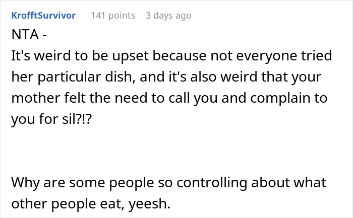 Reddit comment discussing opinions about refusing to eat an untried Thanksgiving dish. Reddit comment discussing opinions about refusing to eat an untried Thanksgiving dish.
