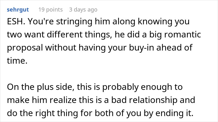 Reddit comment discussing public proposal and relationship issues. Reddit comment discussing public proposal and relationship issues.