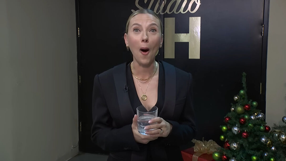 Colin Jost Reads “Cringey” Jokes About Wife Scarlett Johansson And Her Reactions Are “Priceless”