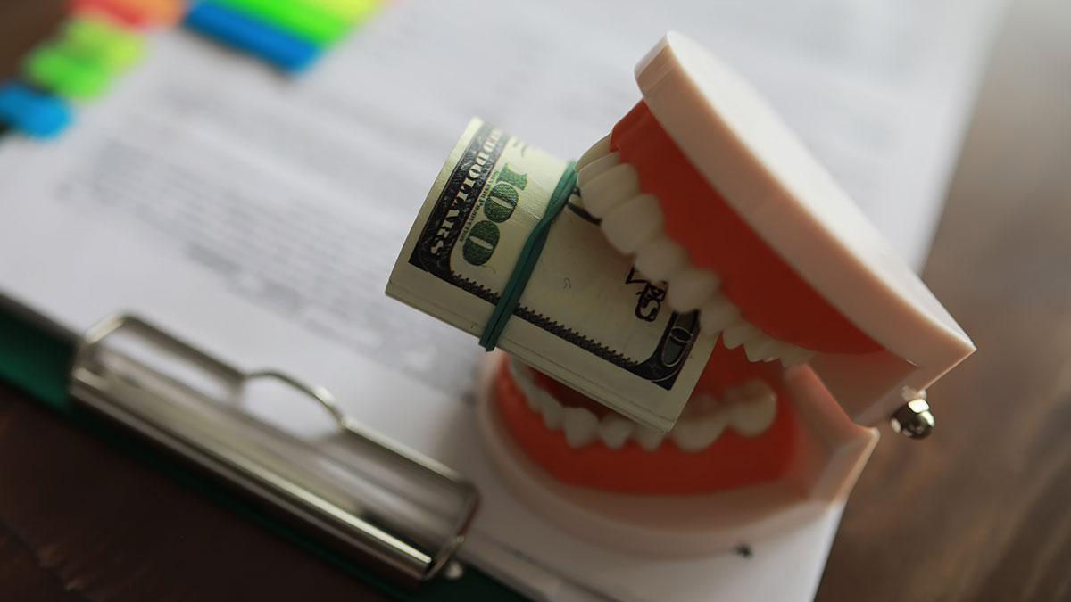 Dentist Goes Viral For Providing A Simplified Breakdown Of Dental Insurance, Folks Are Beyond Happy