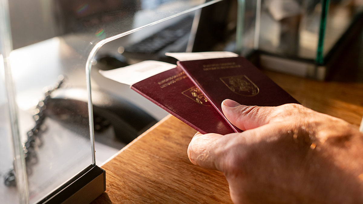 27 Stories Of Tourists Having Really Cringy Moments While Traveling To Another Country