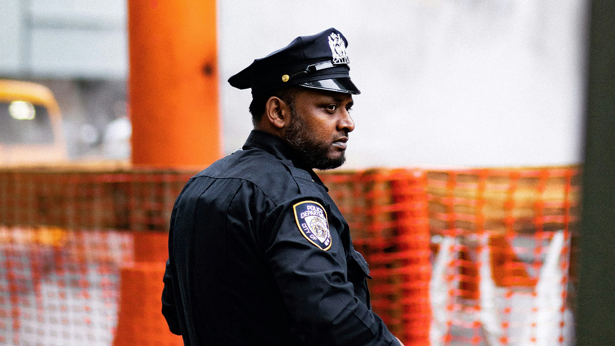 Karma Makes A Karen Regret Her Behavior When The Police Just Happen To Be Around