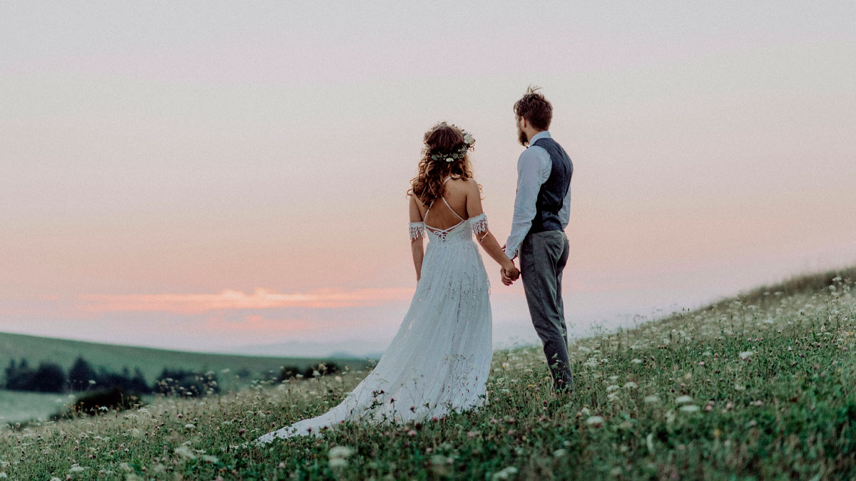 Man Confronts His Mom For Hating His Fiancée, Has To Call For Backup As She Flies Off The Handle