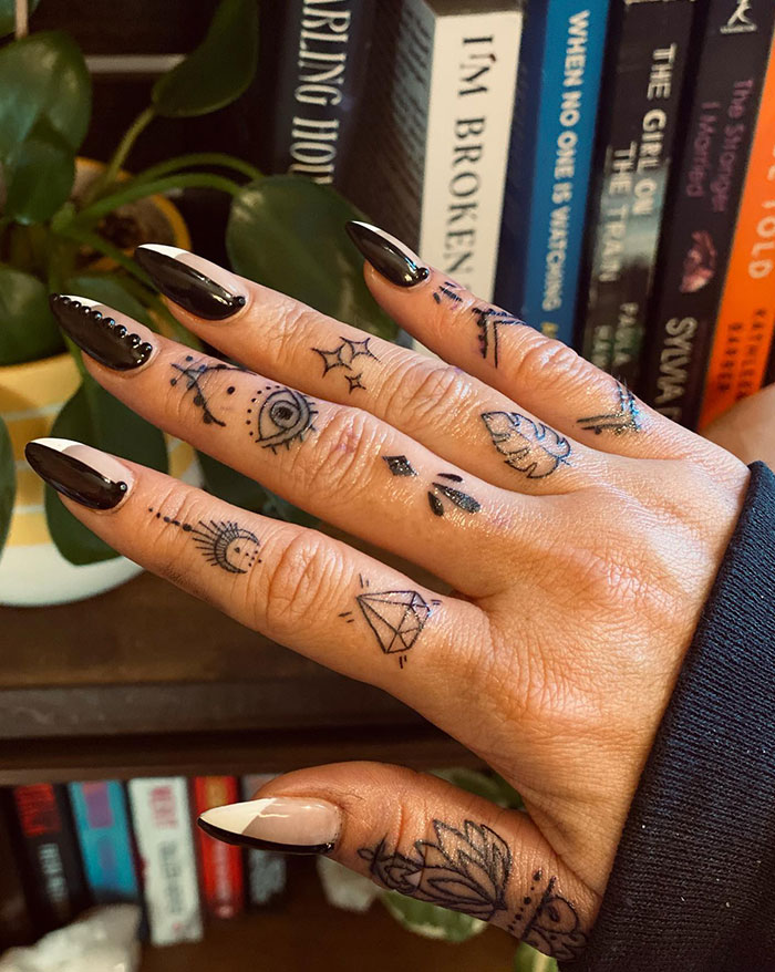 Complete Guide To Finger Tattoos 40 Designs You 