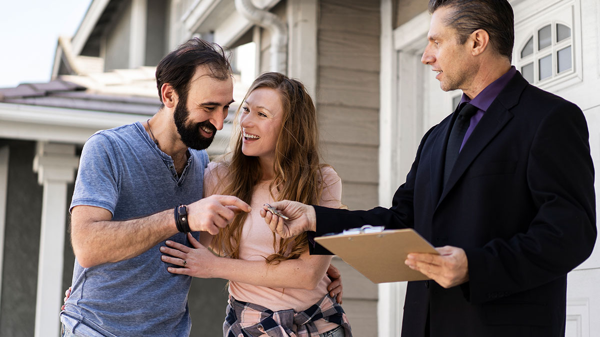 Homeowner Writes A Check To HOA For Absurd Violations, Gets Revenge By Canceling It The Next Day