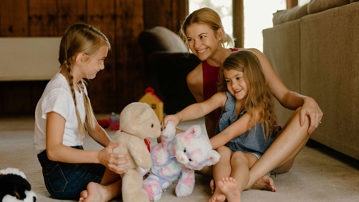 Woman Finds Out Her Husband Is Having An Affair When He Freaks Out About Her Sister Being Gay