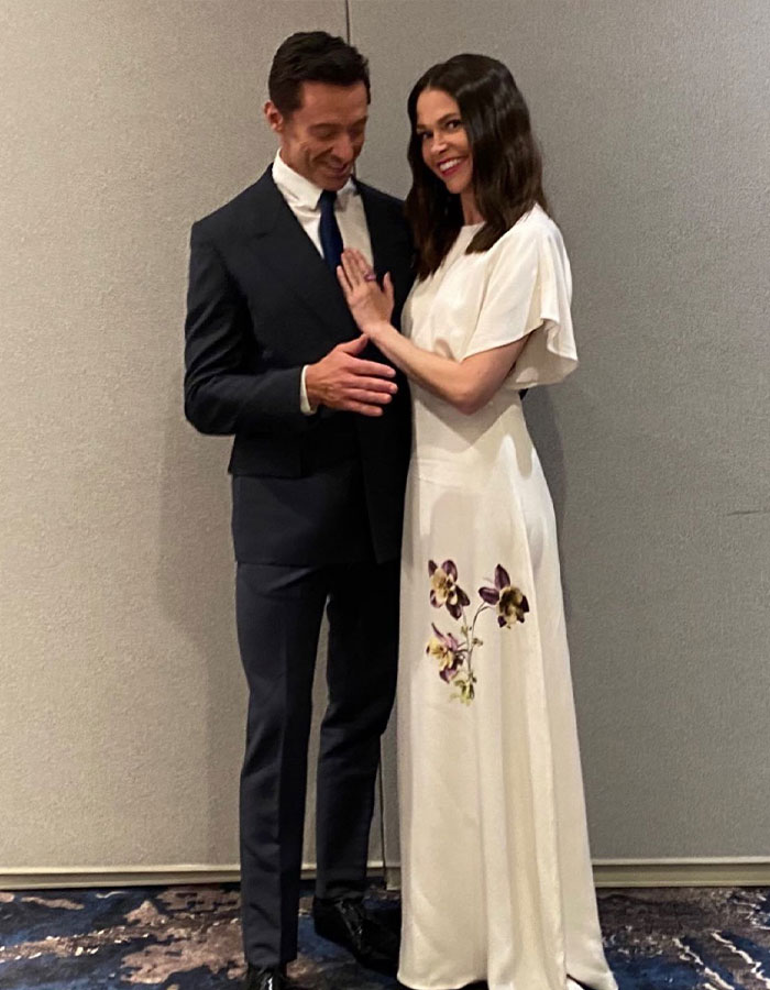 Hugh Jackman’s "Girlfriend" Sutton Foster Ditches Wedding Ring Amid Cheating Rumors: "Showmance" Hugh Jackman’s "Girlfriend" Sutton Foster Ditches Wedding Ring Amid Cheating Rumors: "Showmance"