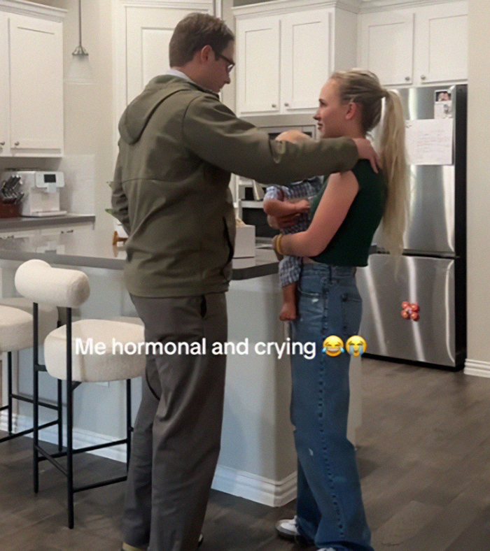Husband’s Reaction To Pregnancy Surprise Has Internet Talking: “An Incredibly Hard Watch” Husband’s Reaction To Pregnancy Surprise Has Internet Talking: “An Incredibly Hard Watch”