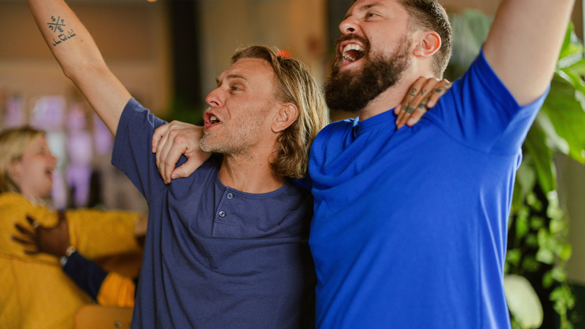 30 Hilarious Ways People Around The World Clock An American Instantly