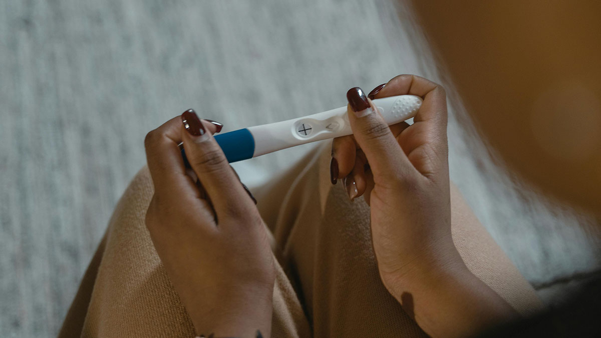 GF Overhears BF Joking He Got Her Pregnant On Purpose, Jokingly Asks To Sign Prenup, He Loses It