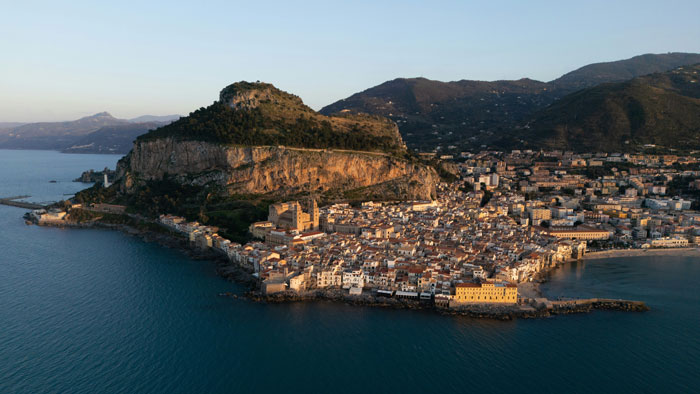 Divers Discover Mysterious 2,500-Year-Old Shipwreck Filled With Unusual Relics Divers Discover Mysterious 2,500-Year-Old Shipwreck Filled With Unusual Relics