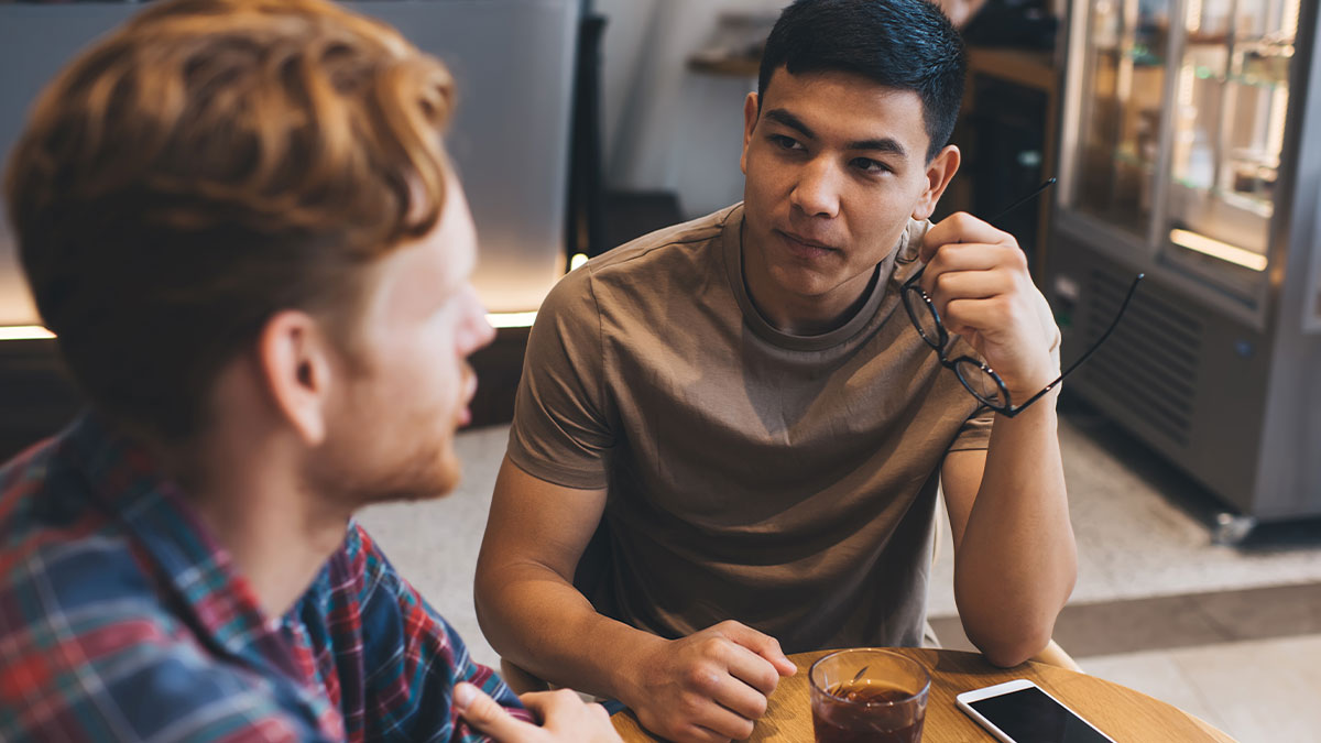 Person Who Knows 3 Languages Puts Rude American In His Place: “The Only Language You Know”