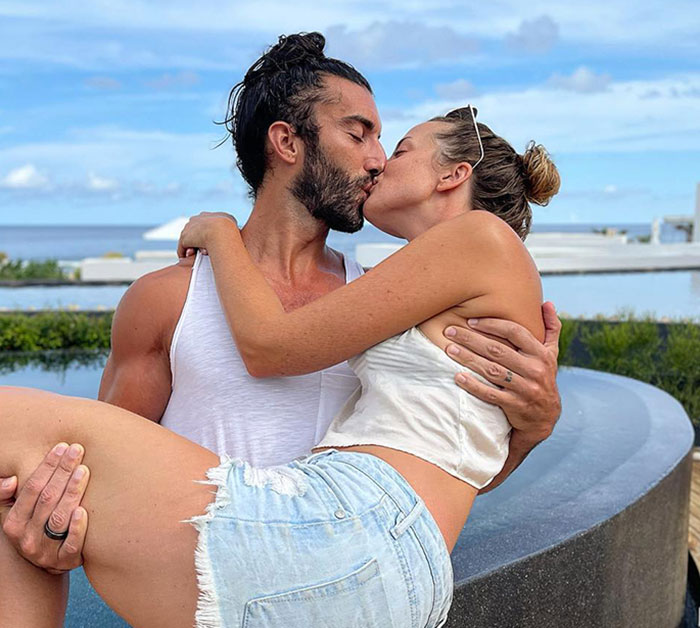 “He’s A Creep”: Justin Baldoni’s 27-Minute Proposal Video Being Branded As A Massive “Red Flag” “He’s A Creep”: Justin Baldoni’s 27-Minute Proposal Video Being Branded As A Massive “Red Flag”