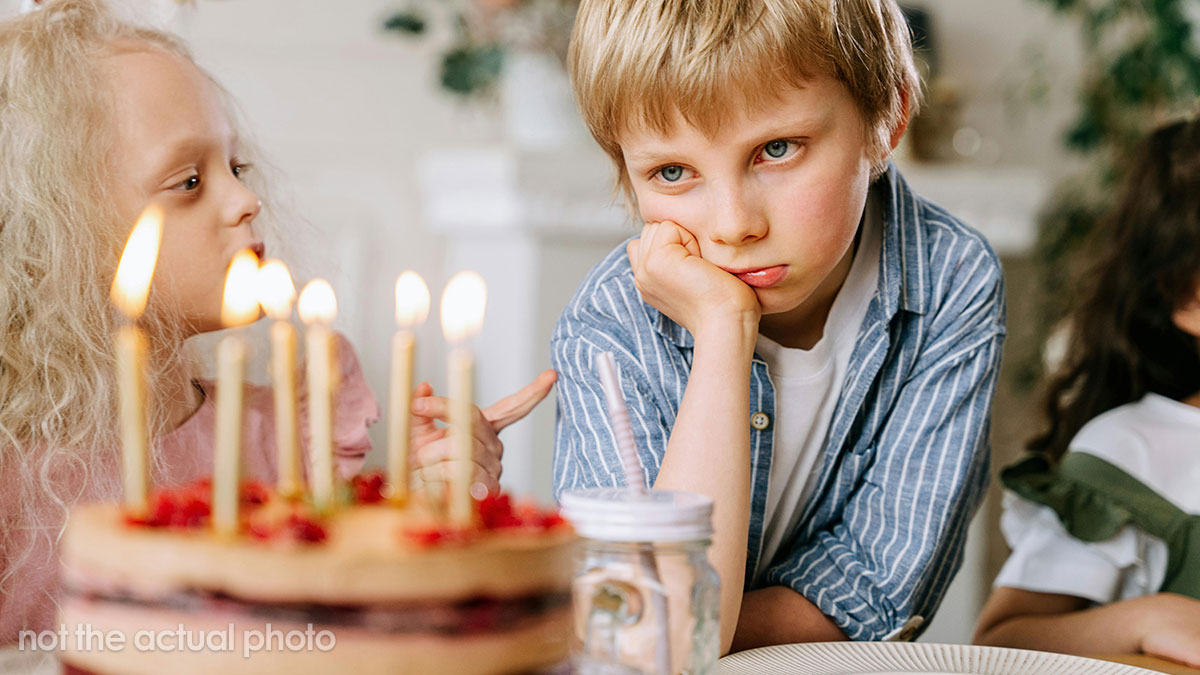 Couple Is Sick Of Relatives’ Kids Always Blowing Out Everyone’s B-Day Candles, Starts Avoiding Them