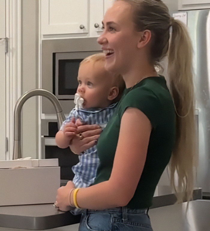 Husband’s Reaction To Pregnancy Surprise Has Internet Talking: “An Incredibly Hard Watch” Husband’s Reaction To Pregnancy Surprise Has Internet Talking: “An Incredibly Hard Watch”