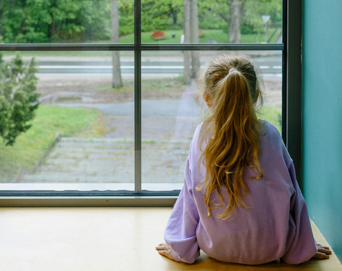 Guy Wonders If He’s A Jerk For Not Taking In His Neighbor’s Kid And Calling The Police Instead Guy Wonders If He’s A Jerk For Not Taking In His Neighbor’s Kid And Calling The Police Instead