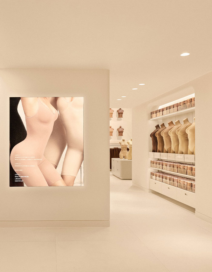 "Why Does It Have Bush?": Fans Stunned By Detailed Mannequins In Kim Kardashian's NYC Skims Store "Why Does It Have Bush?": Fans Stunned By Detailed Mannequins In Kim Kardashian's NYC Skims Store