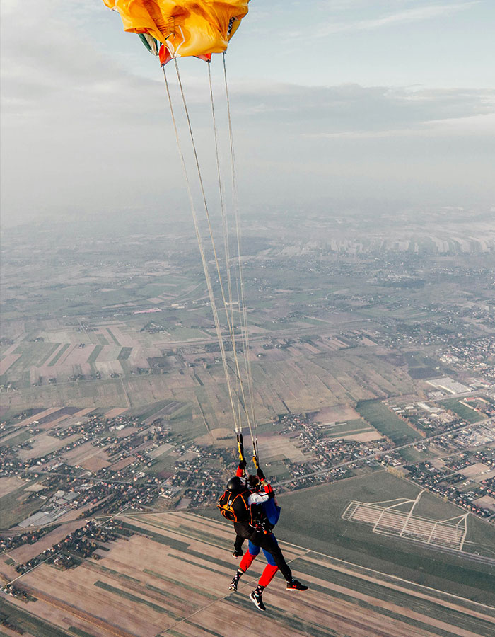 Friends Win $10K After One Ends Up In Hospital In Body Bag Before Going Skydiving Anyway Friends Win $10K After One Ends Up In Hospital In Body Bag Before Going Skydiving Anyway