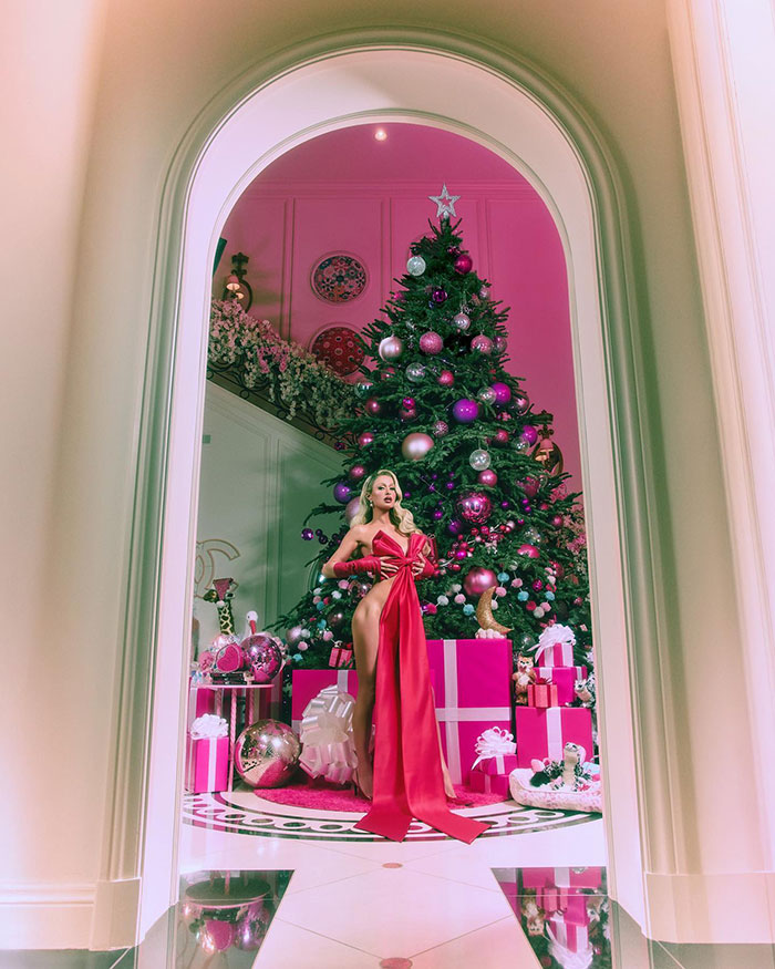 "Inappropriate": Paris Hilton Slammed For Wearing Nothing But A Bow For Christmas "Inappropriate": Paris Hilton Slammed For Wearing Nothing But A Bow For Christmas