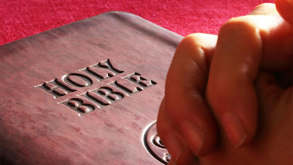 Mormons Won’t Leave This Woman Alone, So She Asks For Ways To Scare Them Off And People Deliver