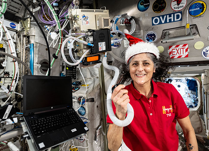 Festive Photo Of Stranded Astronauts Sparks Conspiracy Theories: “Something Fishy Is Going On” Festive Photo Of Stranded Astronauts Sparks Conspiracy Theories: “Something Fishy Is Going On”