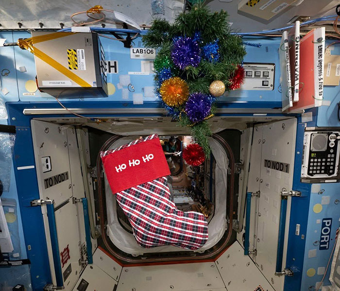 Festive Photo Of Stranded Astronauts Sparks Conspiracy Theories: “Something Fishy Is Going On” Festive Photo Of Stranded Astronauts Sparks Conspiracy Theories: “Something Fishy Is Going On”