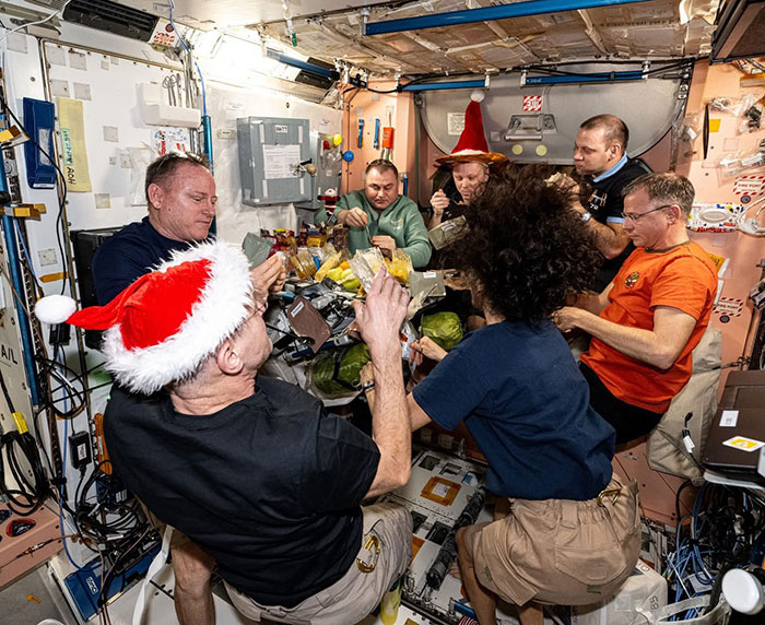 Festive Photo Of Stranded Astronauts Sparks Conspiracy Theories: “Something Fishy Is Going On” Festive Photo Of Stranded Astronauts Sparks Conspiracy Theories: “Something Fishy Is Going On”