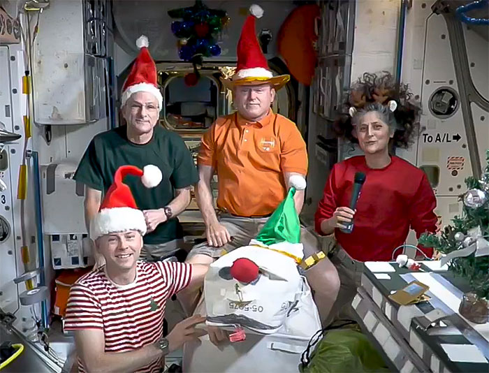 Festive Photo Of Stranded Astronauts Sparks Conspiracy Theories: “Something Fishy Is Going On” Festive Photo Of Stranded Astronauts Sparks Conspiracy Theories: “Something Fishy Is Going On”
