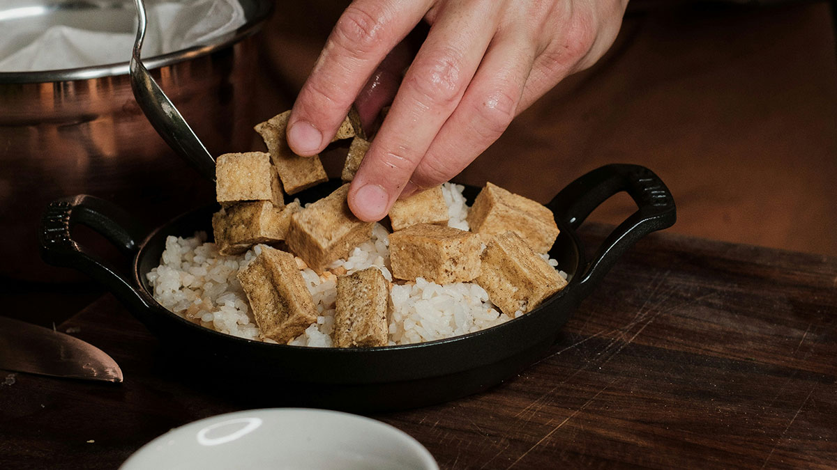 Woman Who Got Uninvited From Baby Shower Refuses To Deliver The Food She Made, Angers Mom-To-Be