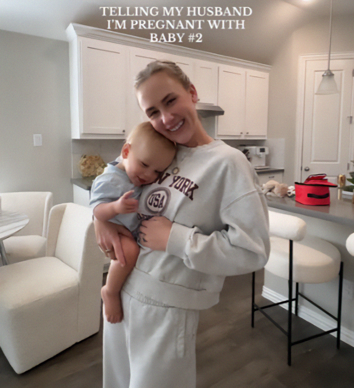 Husband’s Reaction To Pregnancy Surprise Has Internet Talking: “An Incredibly Hard Watch” Husband’s Reaction To Pregnancy Surprise Has Internet Talking: “An Incredibly Hard Watch”