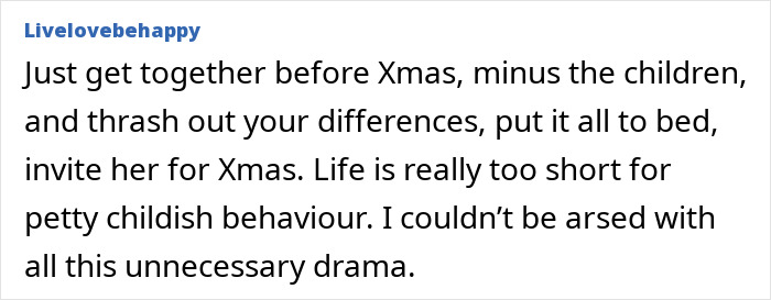 Text of a comment suggesting to resolve differences and invite sister for Christmas, emphasizing life's brevity. Text of a comment suggesting to resolve differences and invite sister for Christmas, emphasizing life's brevity.