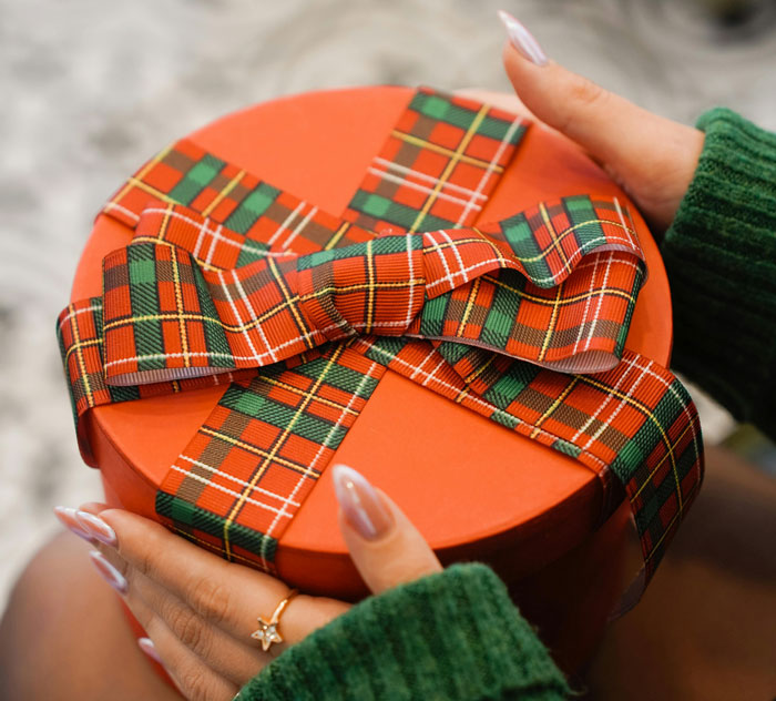 Dad Uses 10YO’s White Elephant Gift Being ‘Stolen’ To Teach A Lesson, Earns Praise Online Dad Uses 10YO’s White Elephant Gift Being ‘Stolen’ To Teach A Lesson, Earns Praise Online