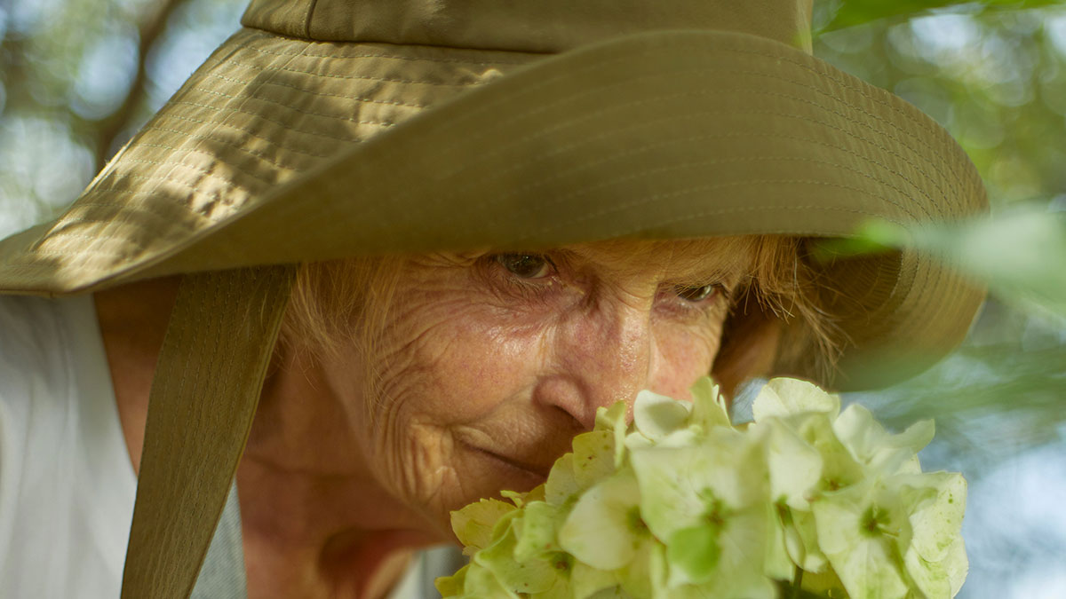 Grandma Suspects Fraud After Uncovering Nearly $20,000 Debt, It Turns Out Her Own Daughter Did It