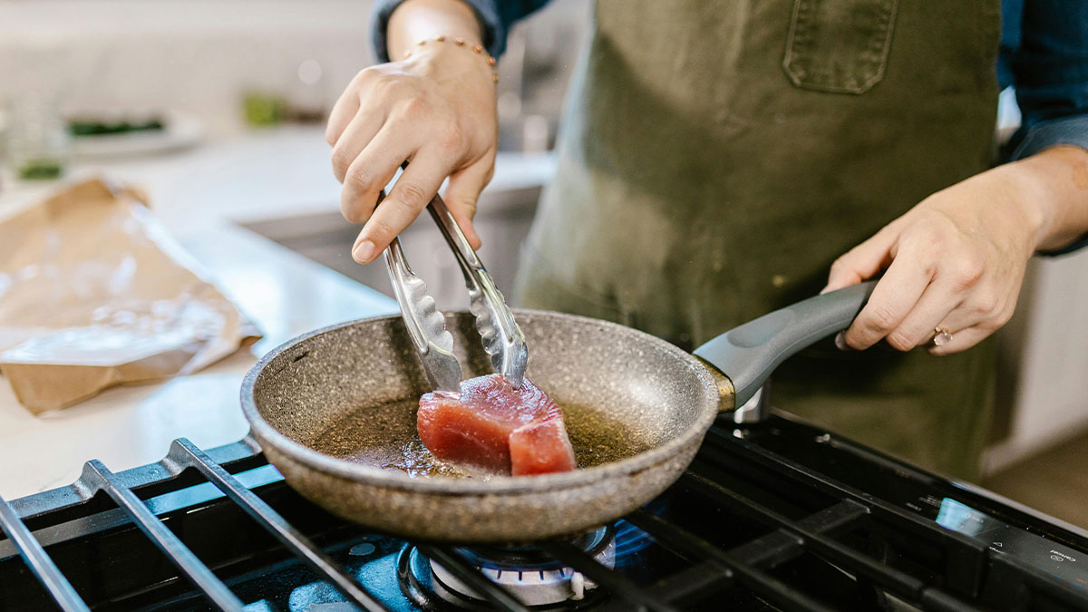 Vegan Fam Insists Their Neighbors Not Cook Meat Anymore Due To Its Smell, Drama Ensues