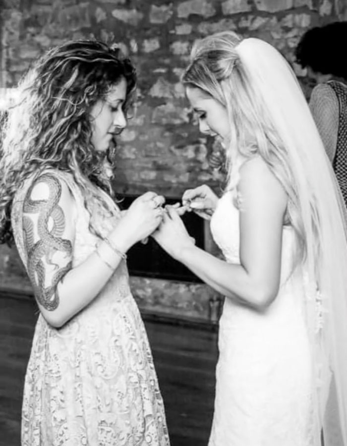 “Did You Marry Emma Or Daddy?”: After Woman Gets Wedding Photos Back, Son Asks About Bridesmaid “Did You Marry Emma Or Daddy?”: After Woman Gets Wedding Photos Back, Son Asks About Bridesmaid