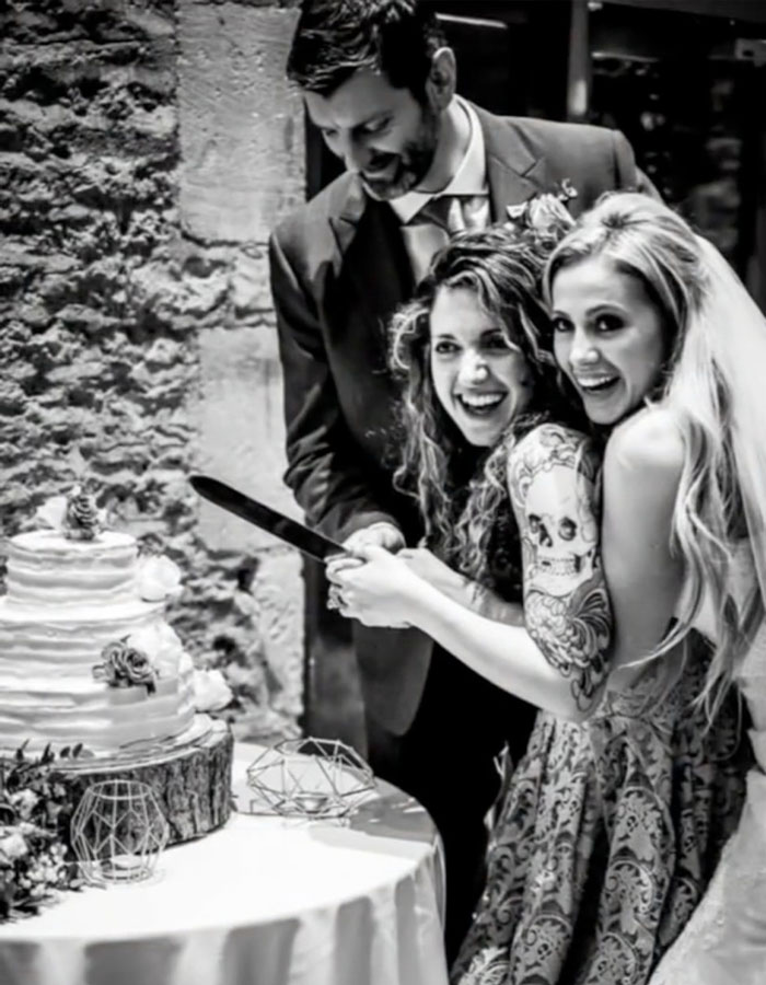 “Did You Marry Emma Or Daddy?”: After Woman Gets Wedding Photos Back, Son Asks About Bridesmaid “Did You Marry Emma Or Daddy?”: After Woman Gets Wedding Photos Back, Son Asks About Bridesmaid