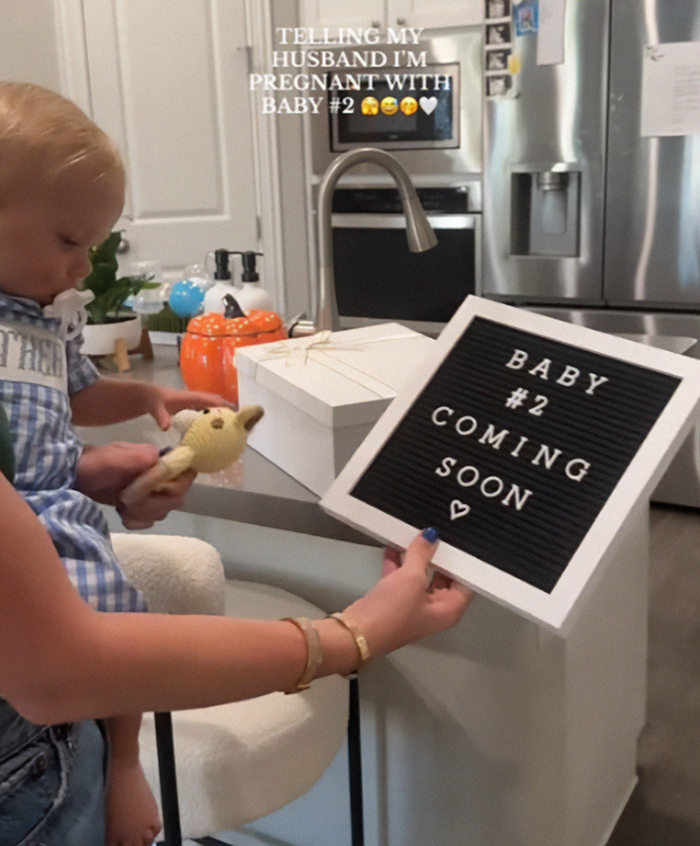 Husband’s Reaction To Pregnancy Surprise Has Internet Talking: “An Incredibly Hard Watch” Husband’s Reaction To Pregnancy Surprise Has Internet Talking: “An Incredibly Hard Watch”