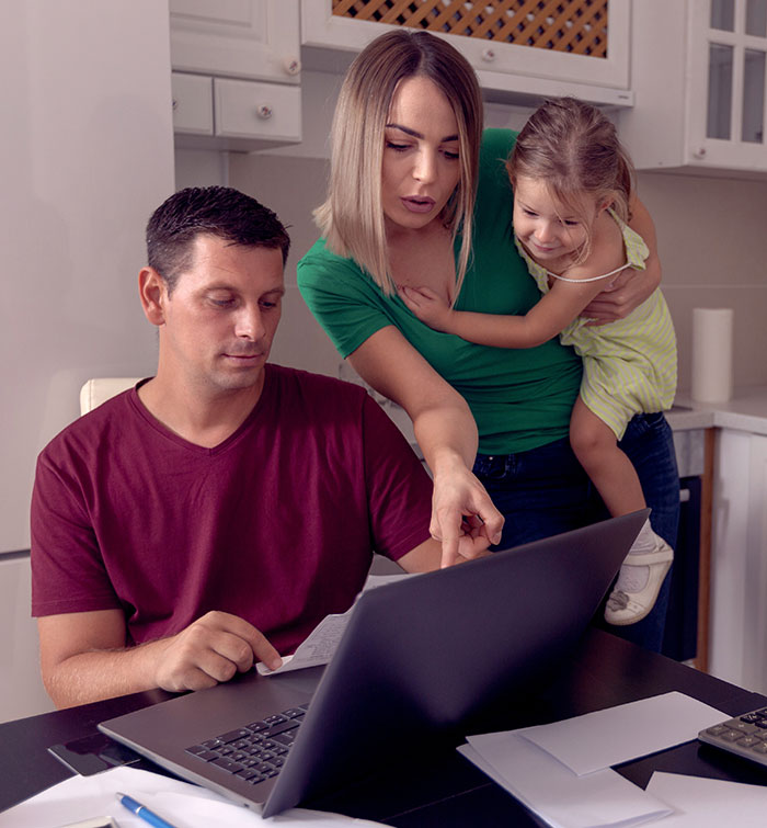 People Stunned After US And Russian Men Share Views On 100% Financially Supporting Their Partners People Stunned After US And Russian Men Share Views On 100% Financially Supporting Their Partners